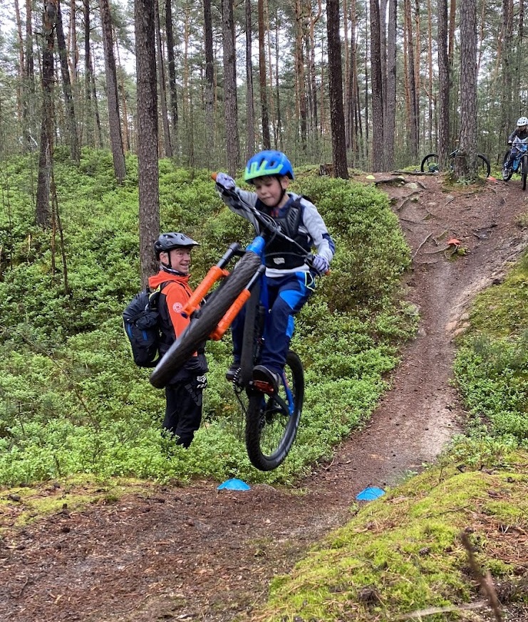 Youngster beim Sprung